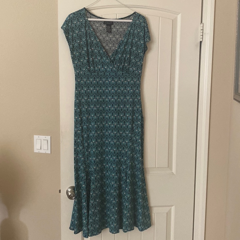 Lovely Scarlett short sleeve dress work or play size 8 Stretch